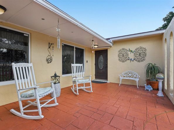 10941 NW 18th St, Pembroke Pines FL 33026