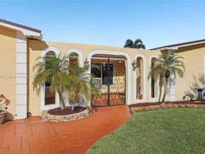 10941 NW 18th St, Pembroke Pines FL 33026