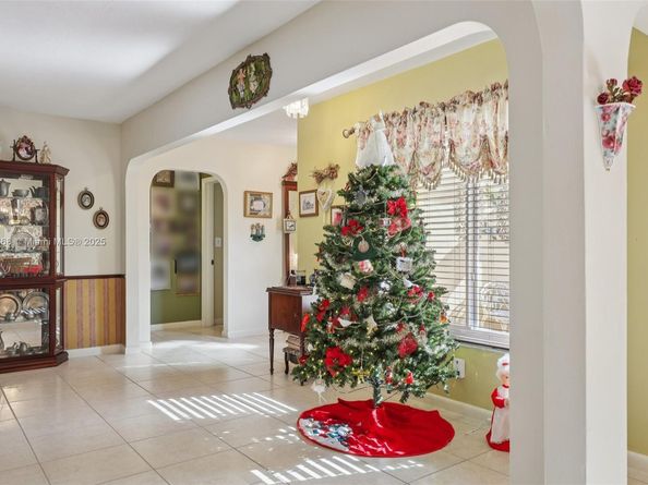 10941 NW 18th St, Pembroke Pines FL 33026