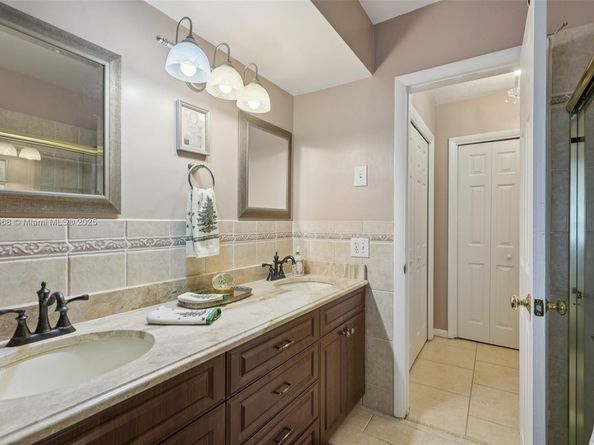 10941 NW 18th St, Pembroke Pines FL 33026