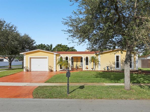 10941 NW 18th St, Pembroke Pines FL 33026
