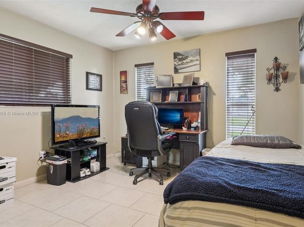 10941 NW 18th St, Pembroke Pines FL 33026