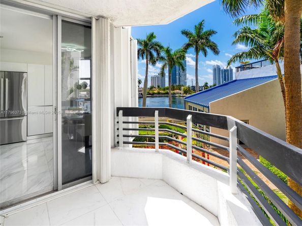 19195 NE 36th Ct 201, Aventura FL 33180