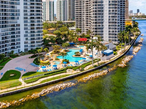 19195 NE 36th Ct 201, Aventura FL 33180