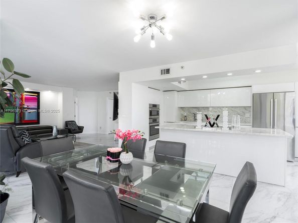 19195 NE 36th Ct 201, Aventura FL 33180