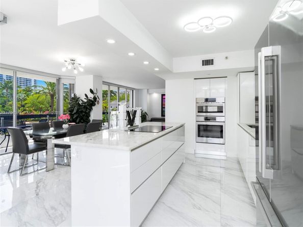 19195 NE 36th Ct 201, Aventura FL 33180