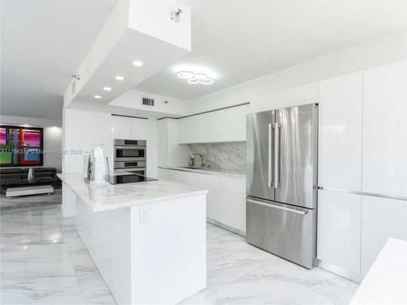 19195 NE 36th Ct 201, Aventura FL 33180