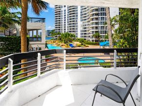 19195 NE 36th Ct 201, Aventura FL 33180