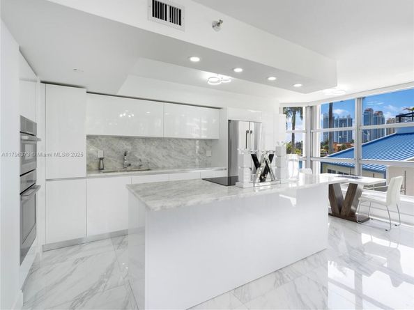 19195 NE 36th Ct 201, Aventura FL 33180