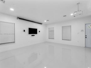 1541 NW 1st Ct, Miami FL 33136