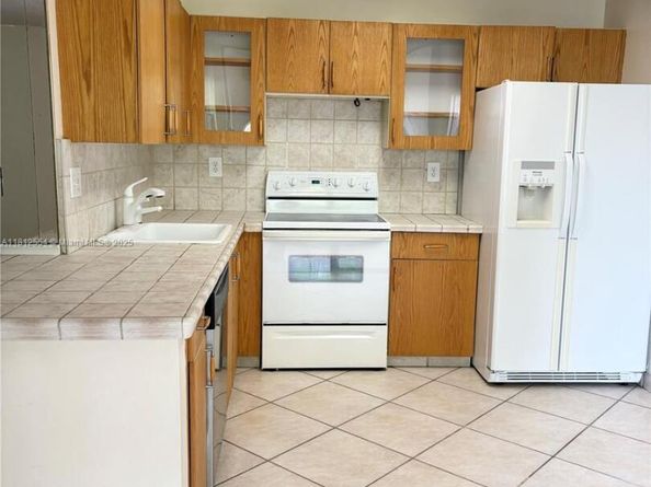 3564 Magellan Cir 2131, Aventura FL 33180