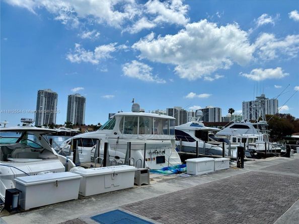 3564 Magellan Cir 2131, Aventura FL 33180