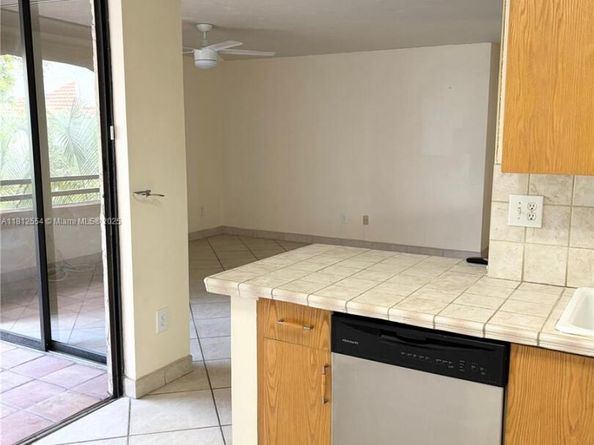 3564 Magellan Cir 2131, Aventura FL 33180