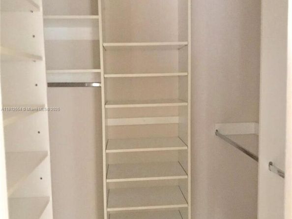 3564 Magellan Cir 2131, Aventura FL 33180