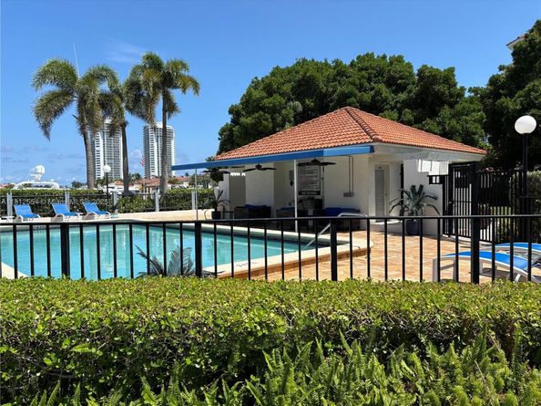 3564 Magellan Cir 2131, Aventura FL 33180
