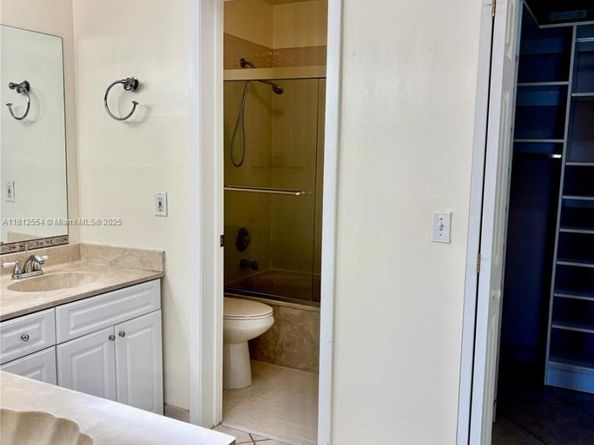 3564 Magellan Cir 2131, Aventura FL 33180