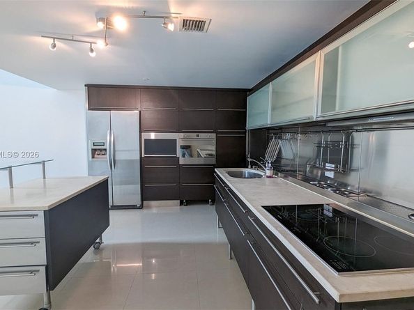 6000 Collins Ave 111, Miami Beach FL 33140