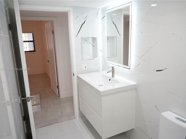 510 W Park Dr 105, Miami FL 33172