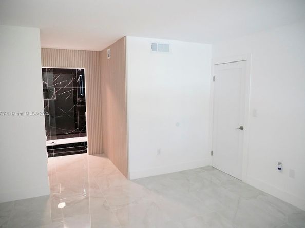 510 W Park Dr 105, Miami FL 33172