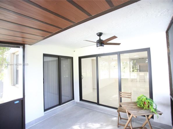 510 W Park Dr 105, Miami FL 33172