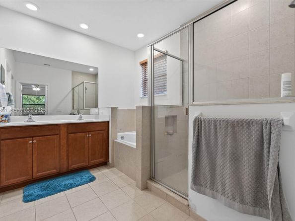 6978 Broadland Way, Coconut Creek FL 33073