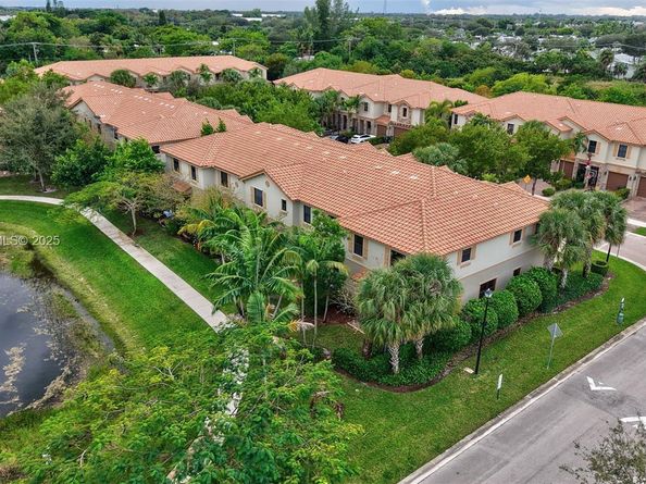 6978 Broadland Way, Coconut Creek FL 33073