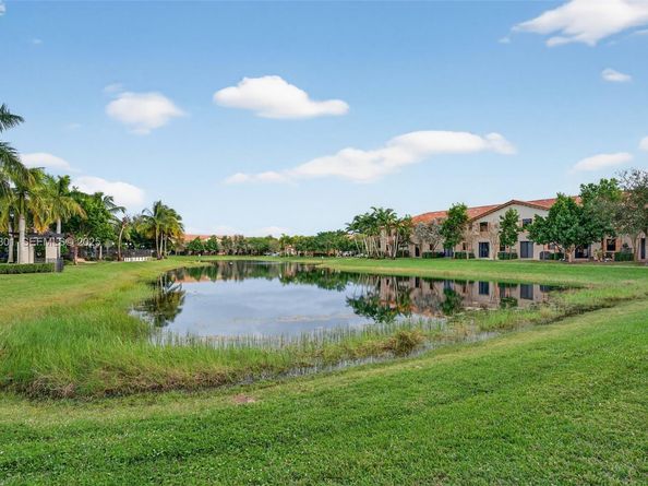 6978 Broadland Way, Coconut Creek FL 33073