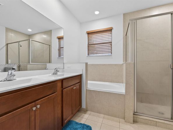 6978 Broadland Way, Coconut Creek FL 33073