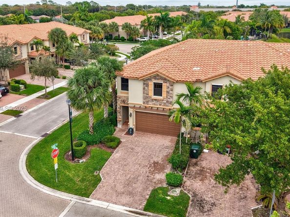 6978 Broadland Way, Coconut Creek FL 33073