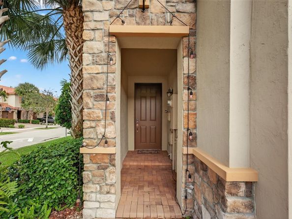 6978 Broadland Way, Coconut Creek FL 33073