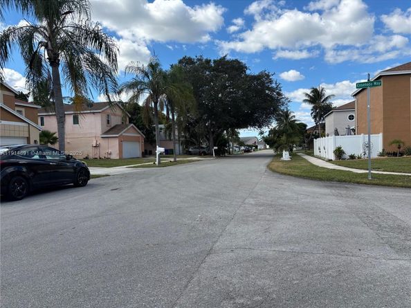 9470 Atlantic St, Miramar FL 33025