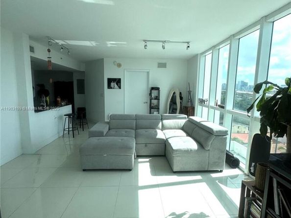 1871 NW S River Dr 903, Miami FL 33125