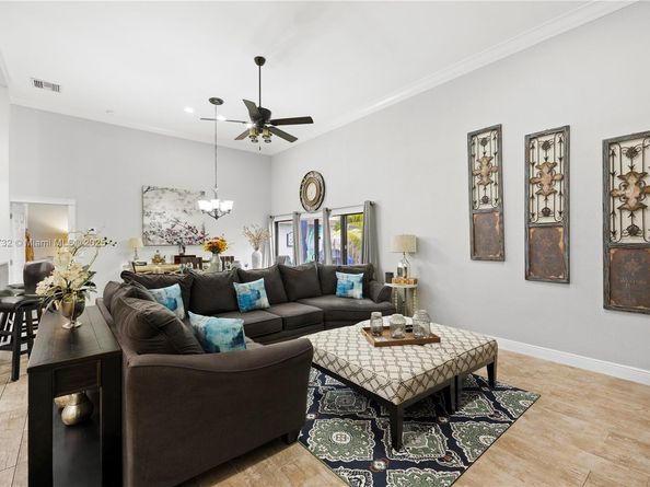 2731 S Parkview Dr, Hallandale Beach FL 33009