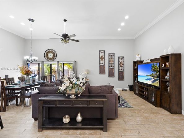 2731 S Parkview Dr, Hallandale Beach FL 33009