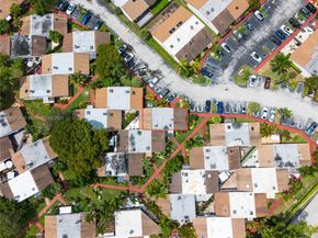 2731 S Parkview Dr, Hallandale Beach FL 33009