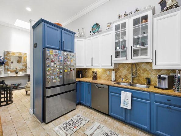2731 S Parkview Dr, Hallandale Beach FL 33009