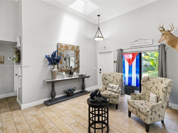 2731 S Parkview Dr, Hallandale Beach FL 33009