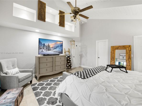 2731 S Parkview Dr, Hallandale Beach FL 33009