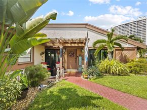 2731 S Parkview Dr, Hallandale Beach FL 33009
