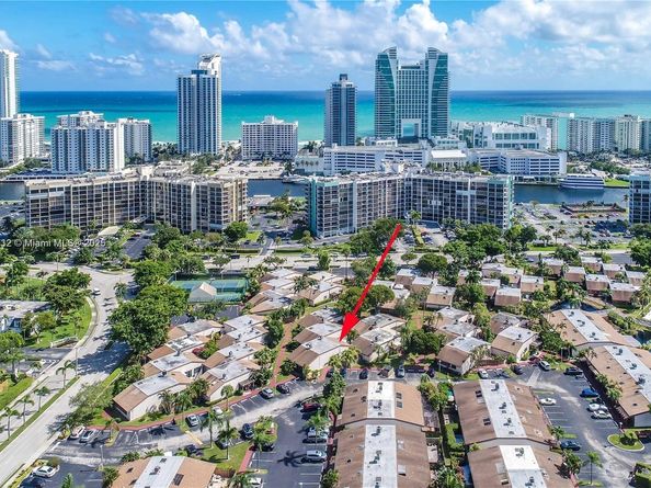2731 S Parkview Dr, Hallandale Beach FL 33009