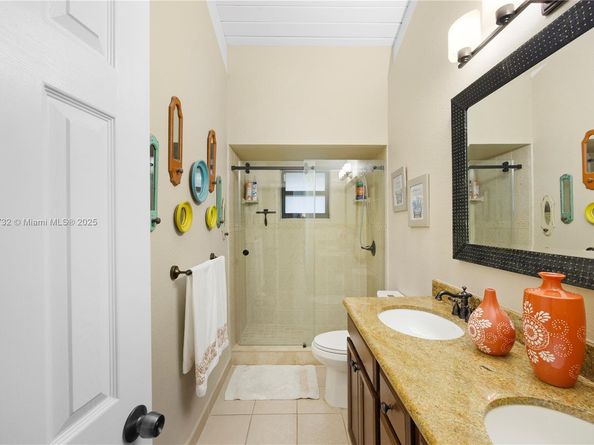 2731 S Parkview Dr, Hallandale Beach FL 33009