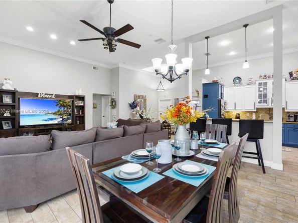 2731 S Parkview Dr, Hallandale Beach FL 33009