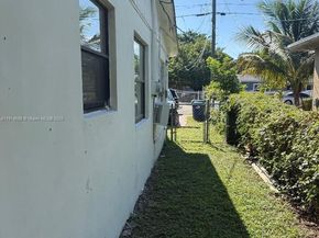 1371 NE 150th St, Miami FL 33161