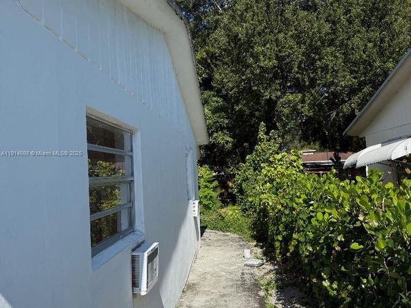 1371 NE 150th St, Miami FL 33161