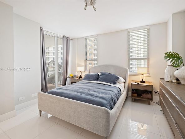 701 Brickell Key Blvd 1605, Miami FL 33131