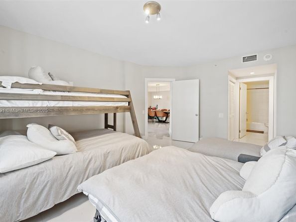 701 Brickell Key Blvd 1605, Miami FL 33131