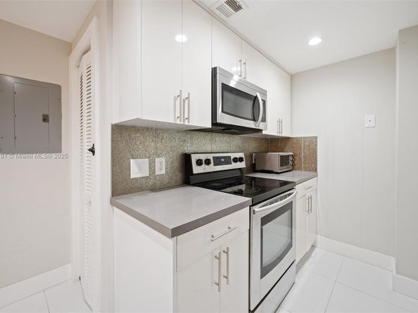 701 Brickell Key Blvd 1605, Miami FL 33131