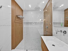 315 Palmwood Ln, Key Biscayne FL 33149