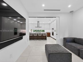 315 Palmwood Ln, Key Biscayne FL 33149