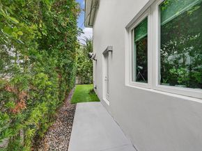 315 Palmwood Ln, Key Biscayne FL 33149